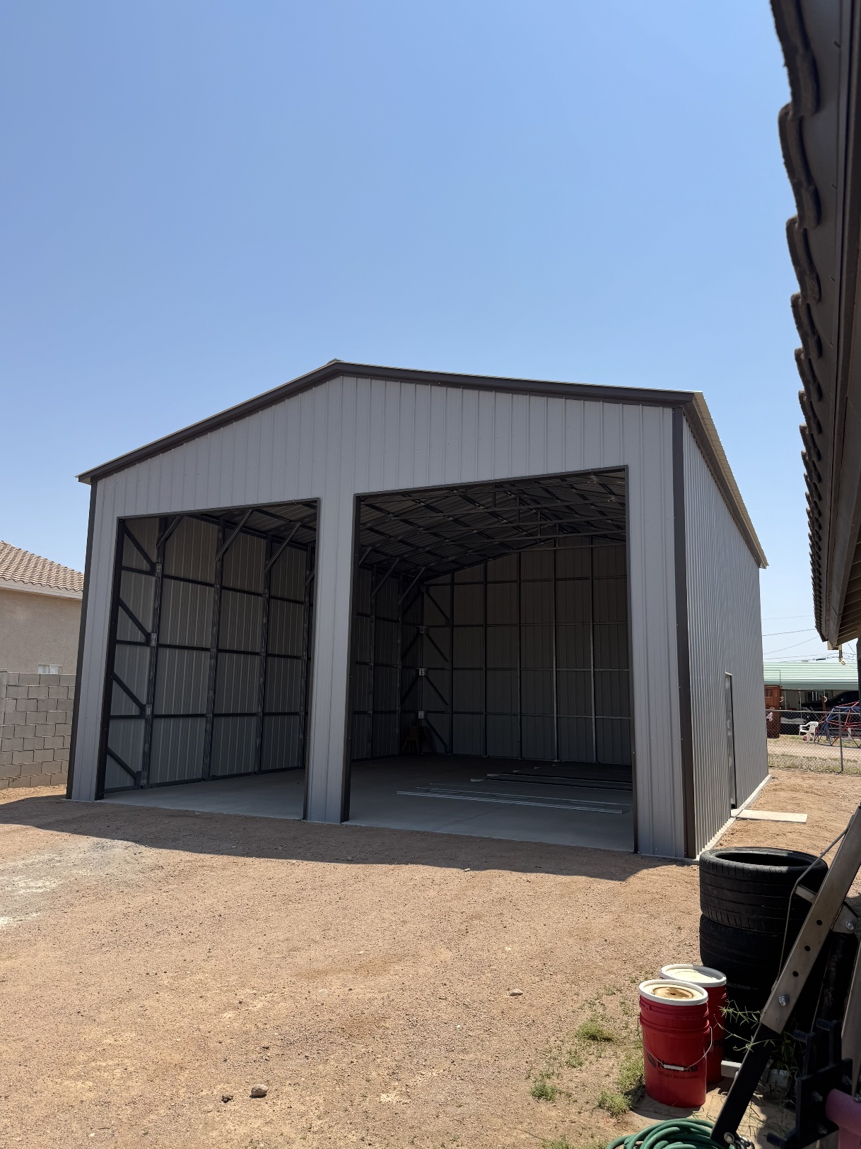 30 × 40 × 16 ft steel building — exterior